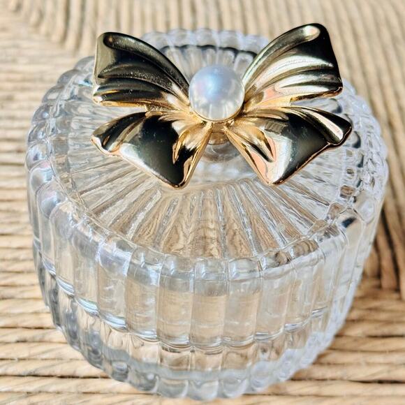 Vintage Pressed Glass Trinket Jar with Gold Bow Lid & Faux Pearl Accent - Picture 4 of 4